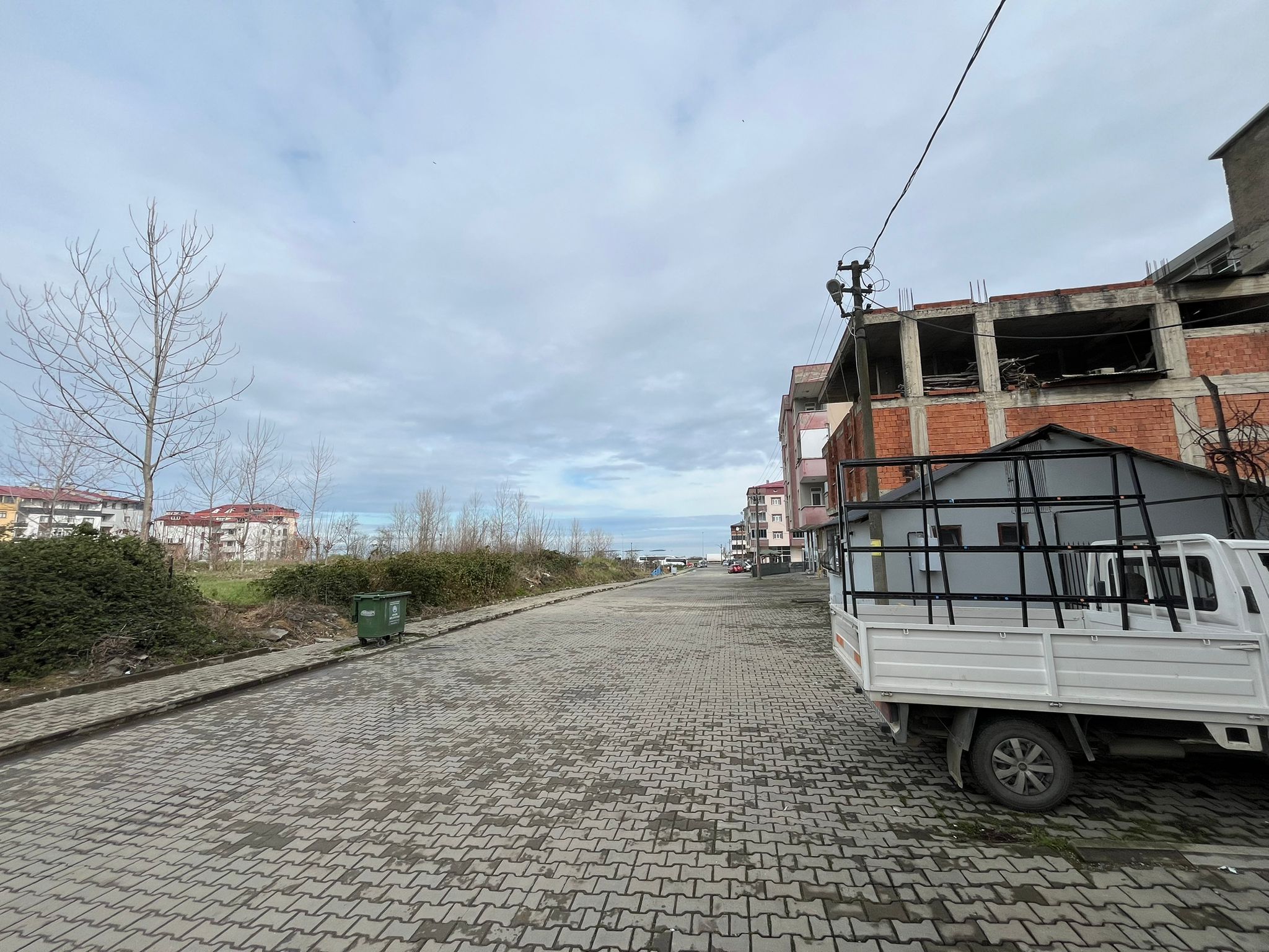 MABEL'DEN SATILIK ARSİNDE CADDE ÜZERİ GENİŞ DÜKKAN